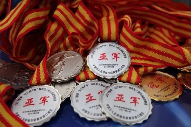 拜仁新8号！比朔夫谈号码选择：我问了帕夫洛维奇想法，然后才选